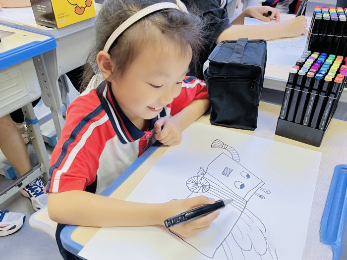 多校聯(lián)動(dòng)卡車(chē)夢(mèng) 上汽紅巖攜手紅巖小學(xué)筑夢(mèng)六一