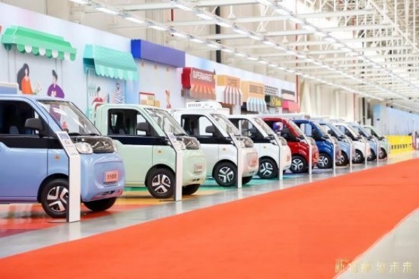 北汽雷馳斬獲“新能源MINI卡開創者”權威認證