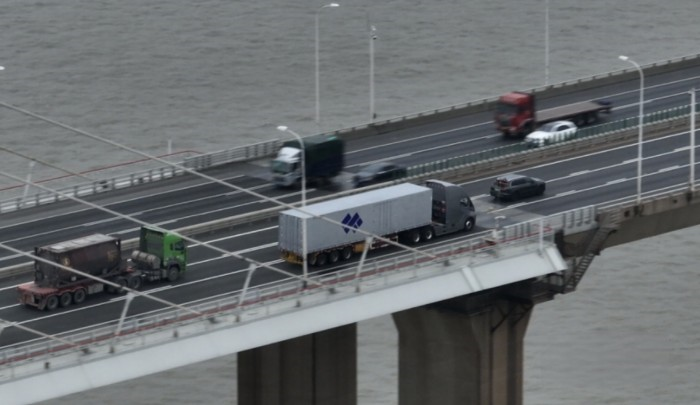 造車新勢力VS傳統油改電重卡,滿載49噸挑戰1119公里高速運輸,誰的能耗更低?