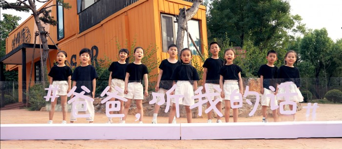 在剛剛過去的父親節，中國重汽推出了一首《爸爸，你是我的超級英雄》原創音樂MV，向天下父親致以節日的問候，這已是中國重汽第二次專門為父親節推出音樂作品。