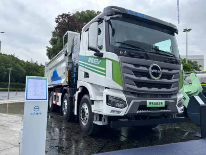 常州地產首款新能源重卡閃耀能博會