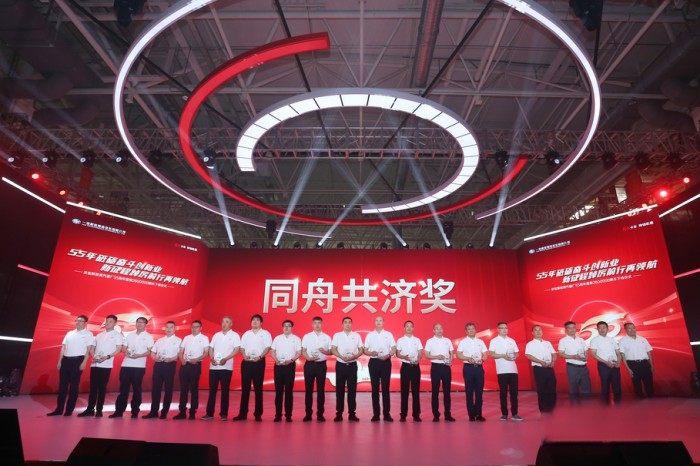 慶祝解放青汽建廠55周年暨第2600000輛車下線儀式隆重舉行