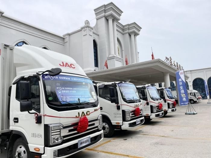 擇一車“白首”武漢王總終遇帥鈴圓夢(mèng)中長(zhǎng)途城際冷鏈物流！