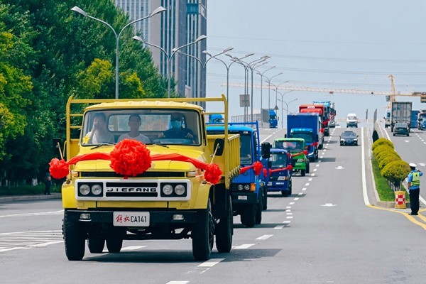 闖出新天地!重溫第二代解放卡車CA141