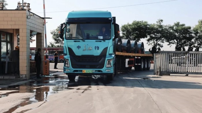 二十年貨運(yùn)人生路,只為鋼廠保通穩(wěn)鏈