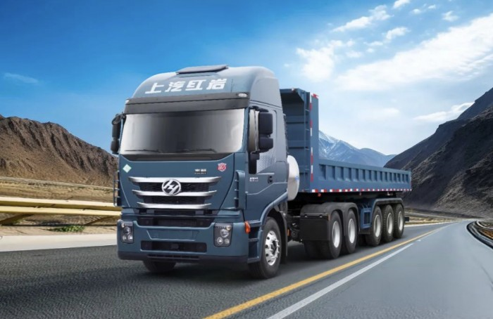 靠譜搭檔，紅巖杰獅C6 LNG牽引車技能拉滿