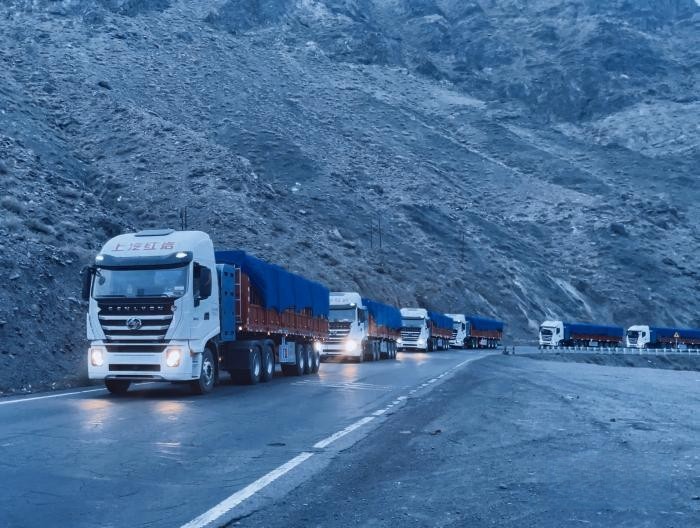 上汽紅巖CNG重卡燒氣不費跑車不貴?來聽聽新疆卡友怎么說