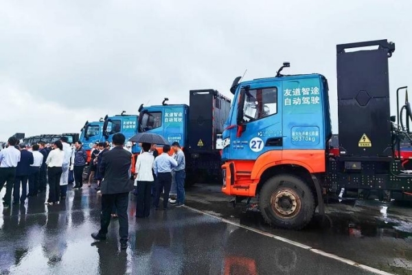 實力出圈 紅巖5G+L4級純電智能重卡 鋼廠低碳減排好幫手