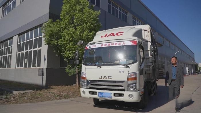 是老板更是老大哥,他用47臺江淮1卡帥鈴和兄弟們一起創(chuàng)造幸福