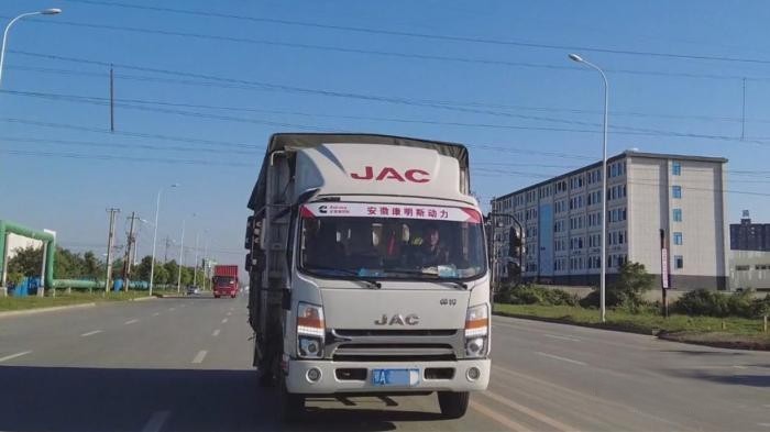 是老板更是老大哥,他用47臺江淮1卡帥鈴和兄弟們一起創(chuàng)造幸福