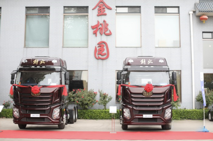 外表華麗,實力強大!一汽解放J6V 530馬力LNG牽引驚艷亮相山西呂梁!