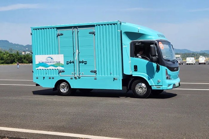 慶鈴EVM600純電動輕卡，一舉奪獲輕型貨廂組（輕卡組）全能金獎、最佳節(jié)能能力獎、最佳續(xù)航能力獎、最佳動力性能獎、最佳制動性能獎五項大獎。