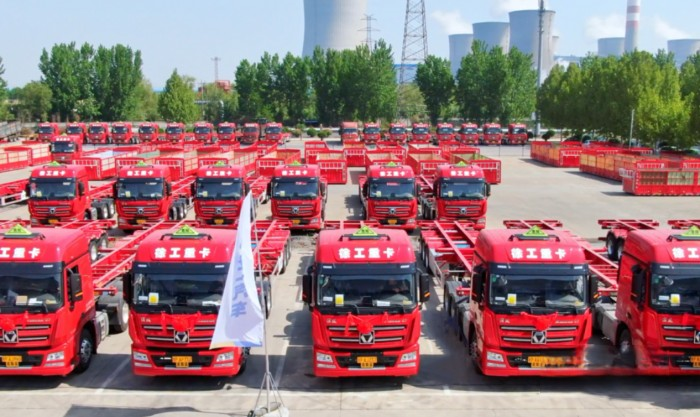 豪購60臺(tái)危化品牽引車 徐工汽車開展標(biāo)桿客戶走訪活動(dòng)