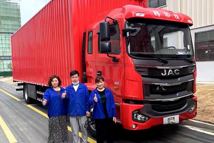 此次與車企大客戶簽訂120輛重卡戰(zhàn)略合作協(xié)議,也再次向市場證明了江淮重卡的卓越性能與高端品質(zhì)。